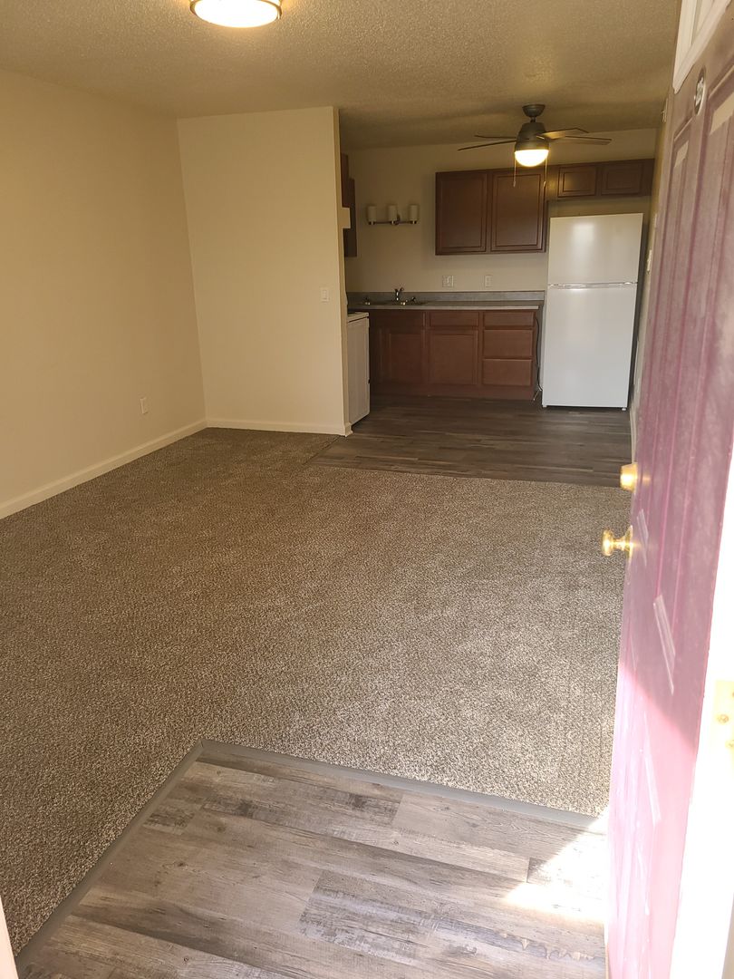 Wichita Apartment: 1940 S. Woodlawn