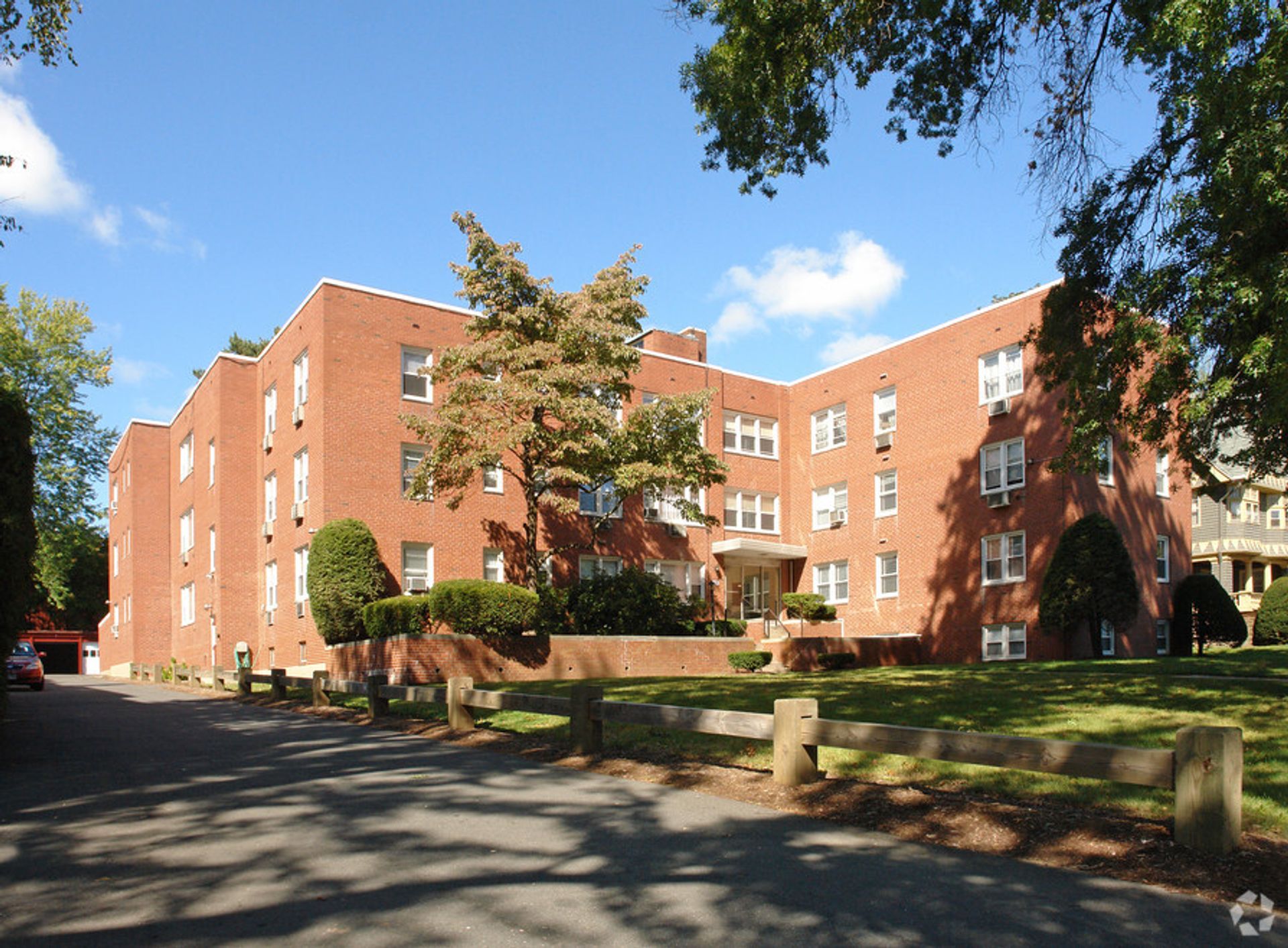 West Hartford Apartment: 637 Prospect Avenue