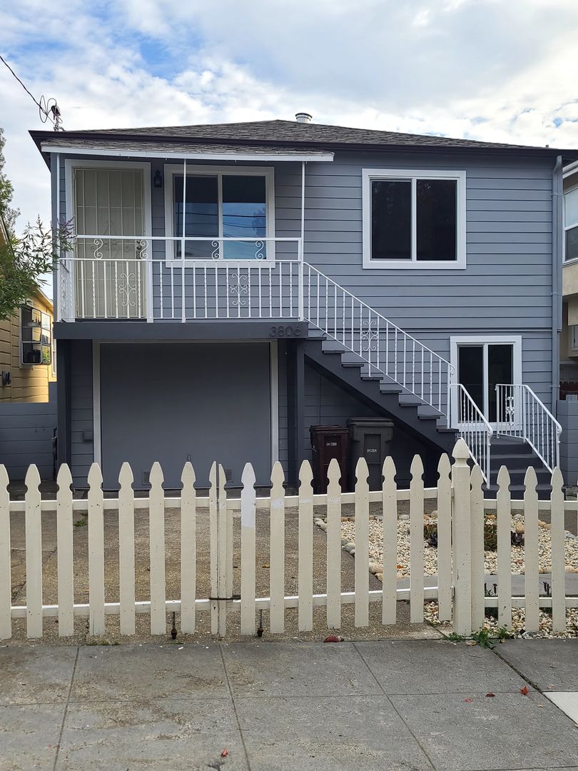 Oakland Apartment: 3806 Patterson Ave