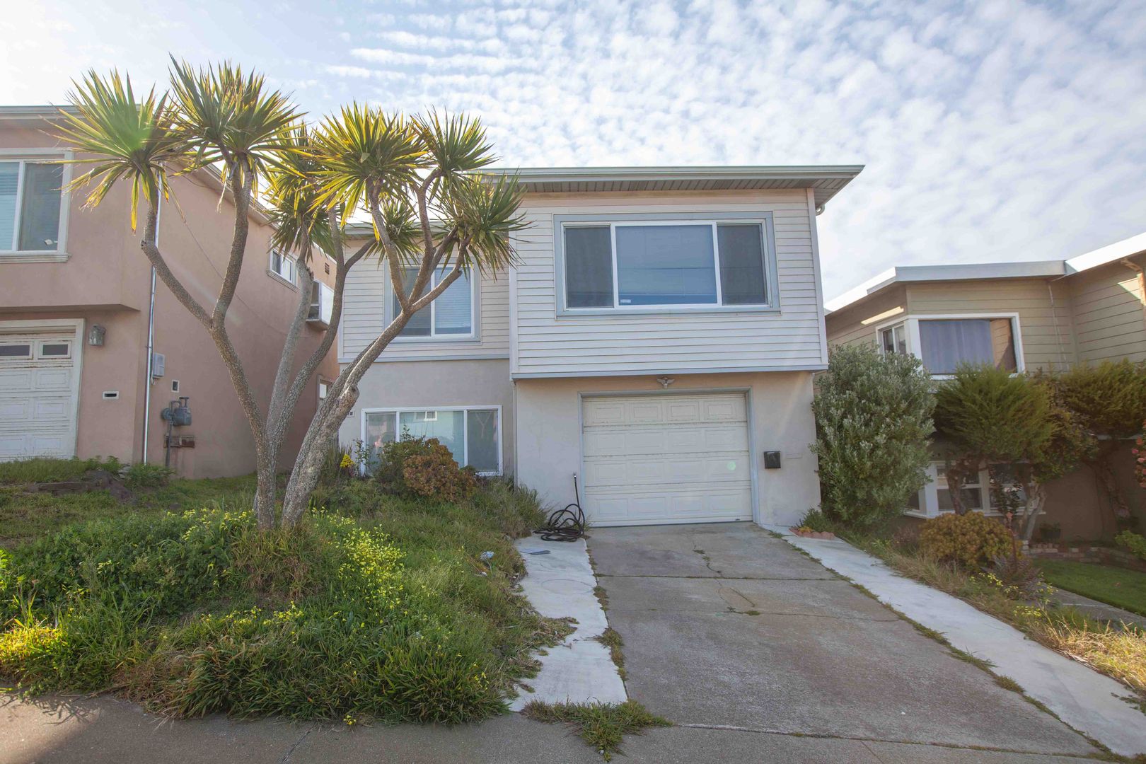 Daly City Apartment: 62 Seacliff Ave
