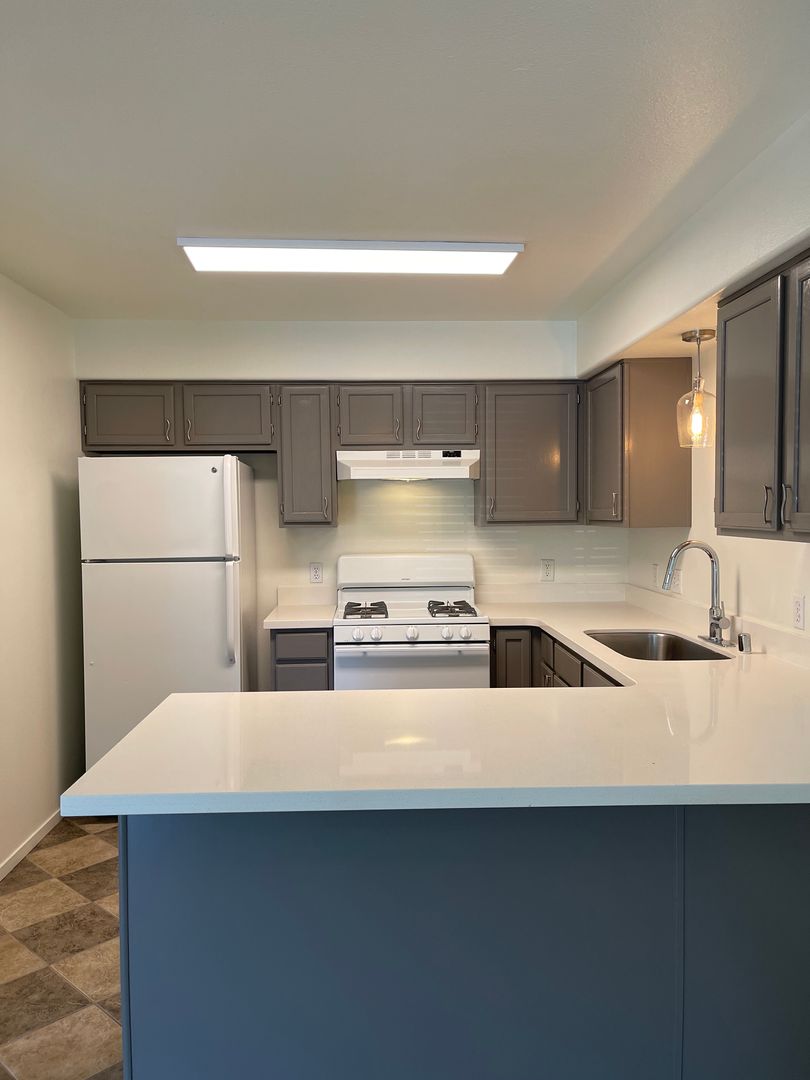 Bakersfield Apartment: 1100 Mondavi Way