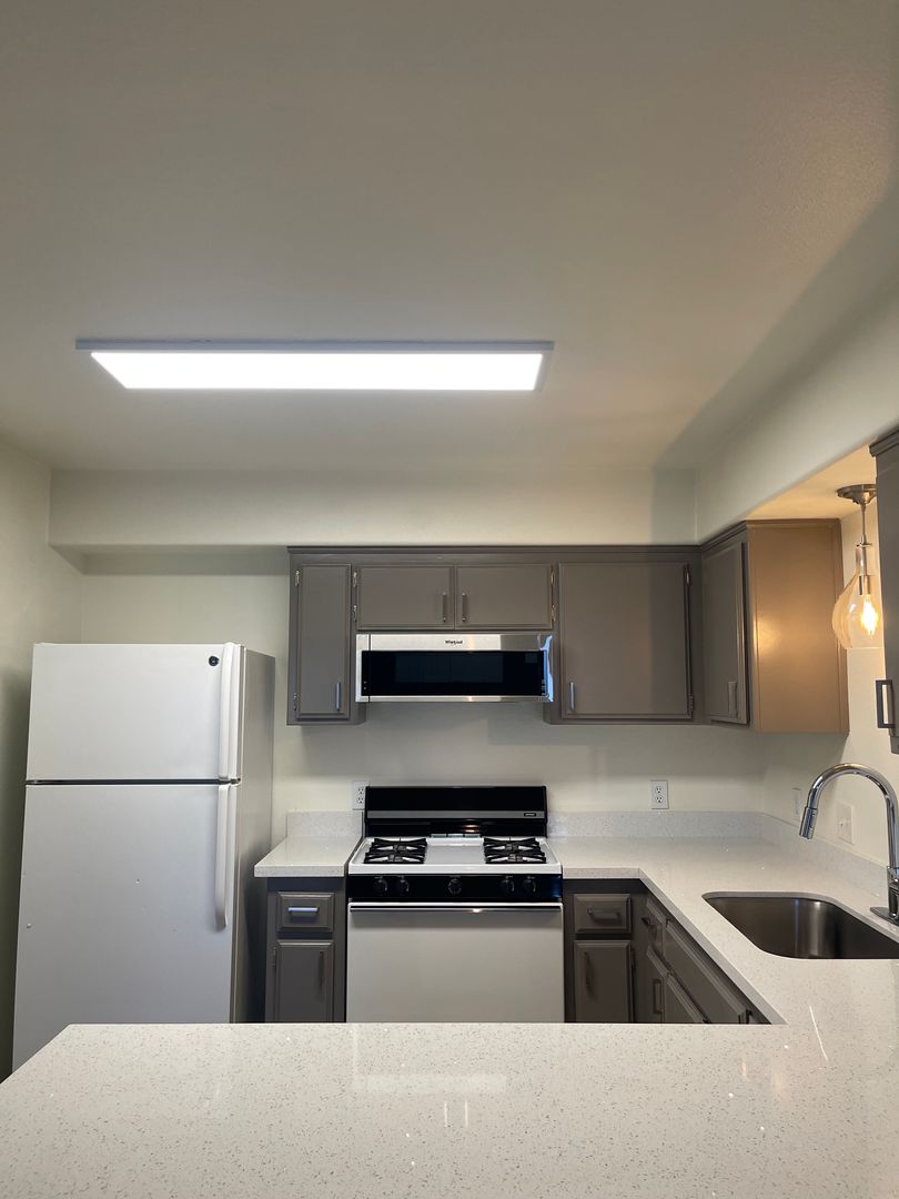 Bakersfield Apartment: 1100 Mondavi Way