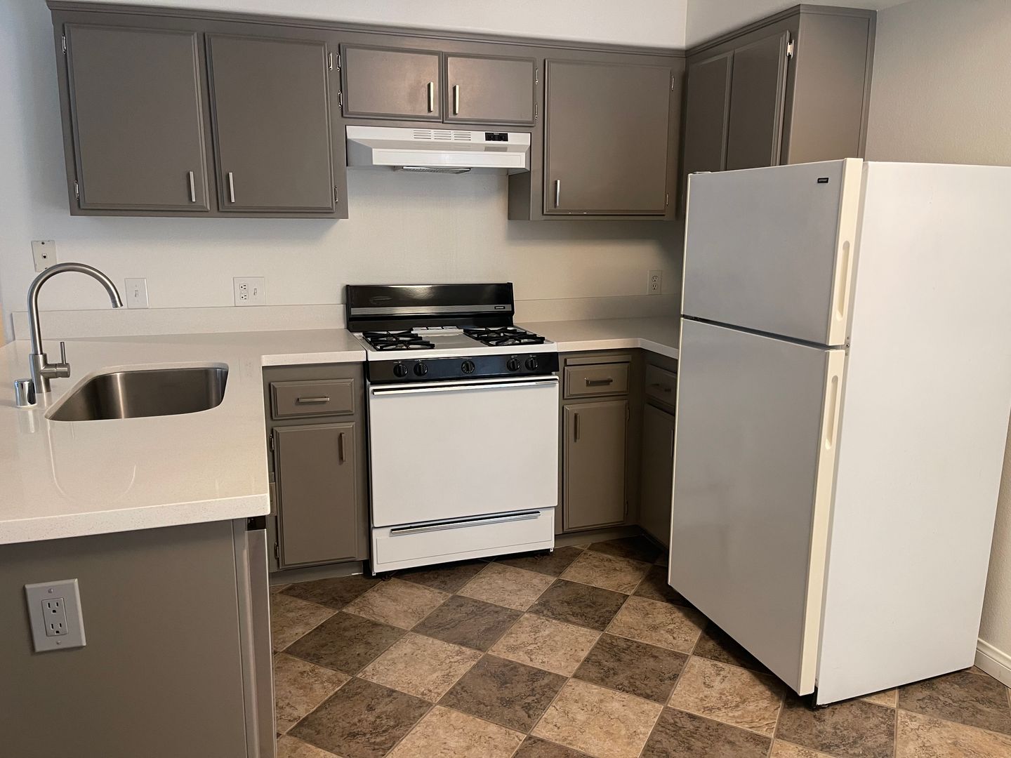 Bakersfield Apartment: 1100 Mondavi Way