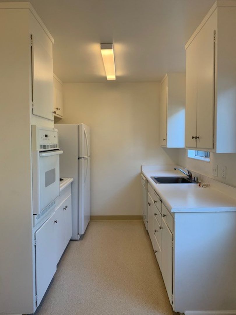 Pacific Grove Apartment: 2835 David Ave