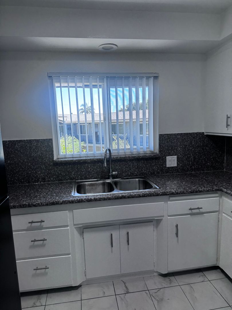 La Habra Apartment: 2250-2260 Kenrich Ct