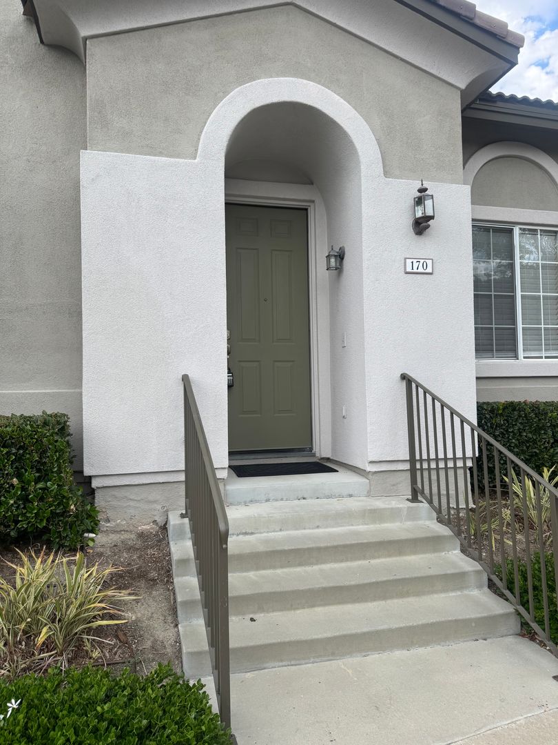 Aliso Viejo House: 170 Trofello Ln.
