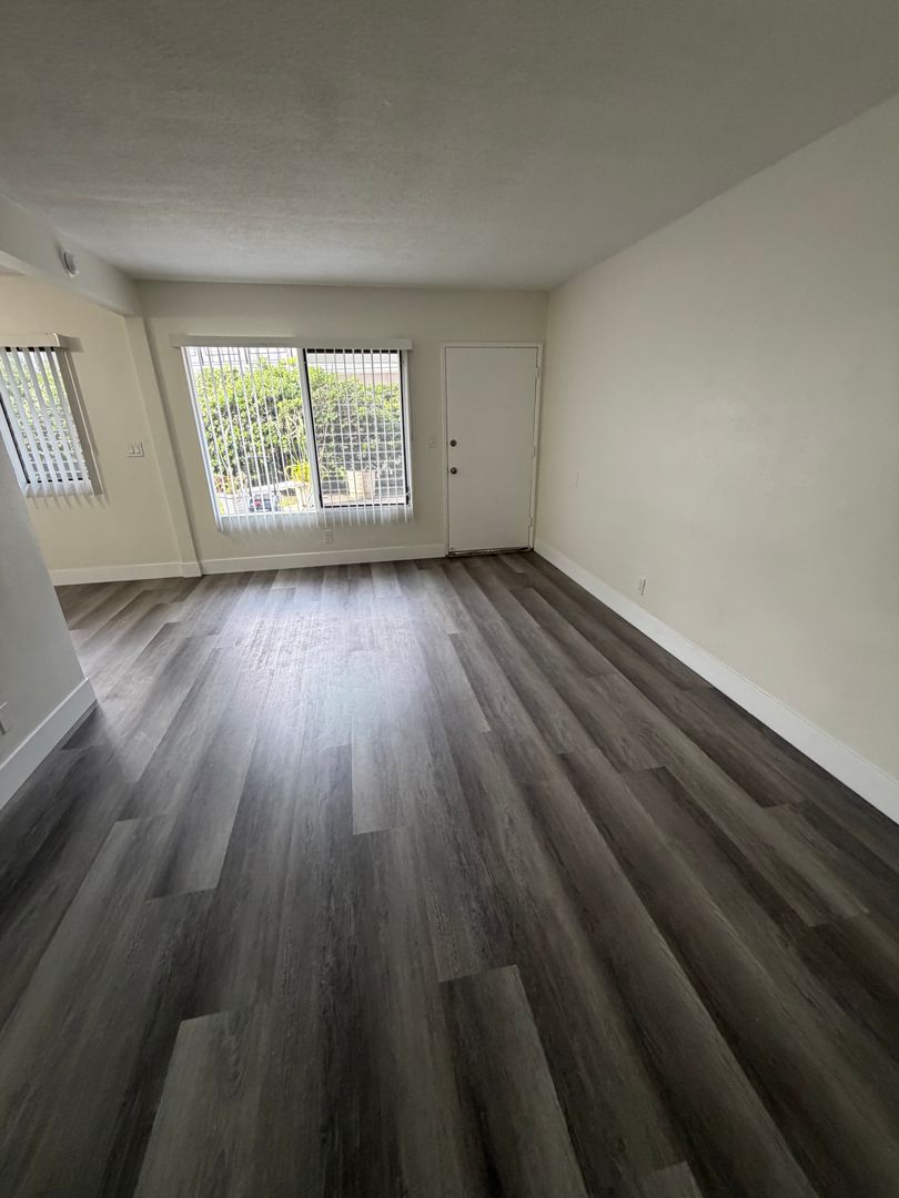 Santa Fe Springs Apartment: 8028 Boer Ave