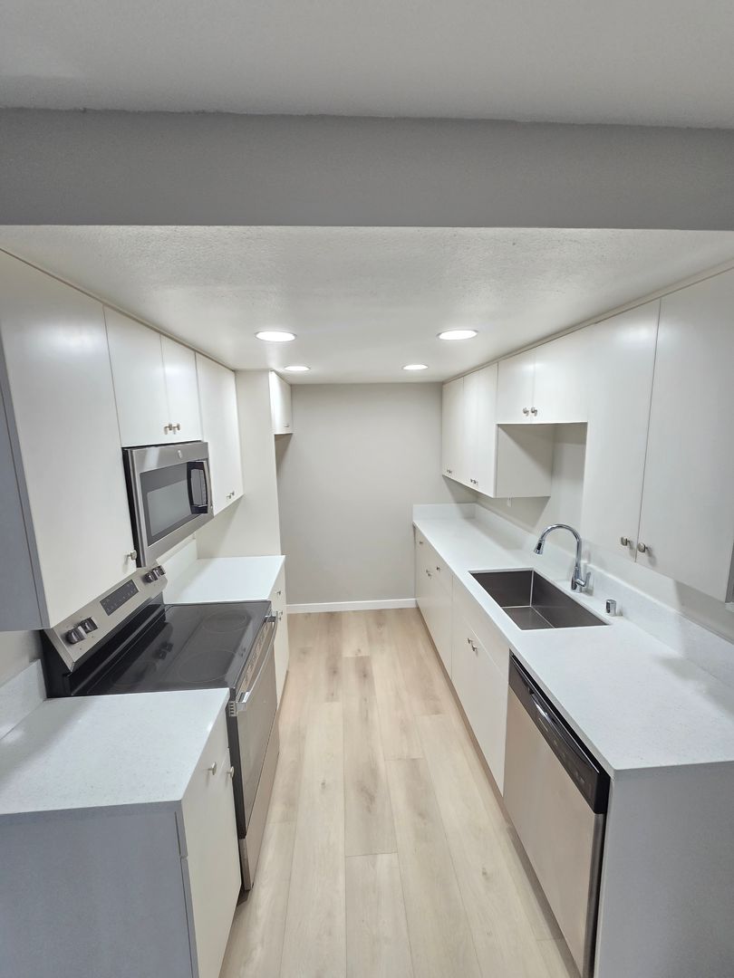 Garden Grove Apartment: 12221 Beach Blvd