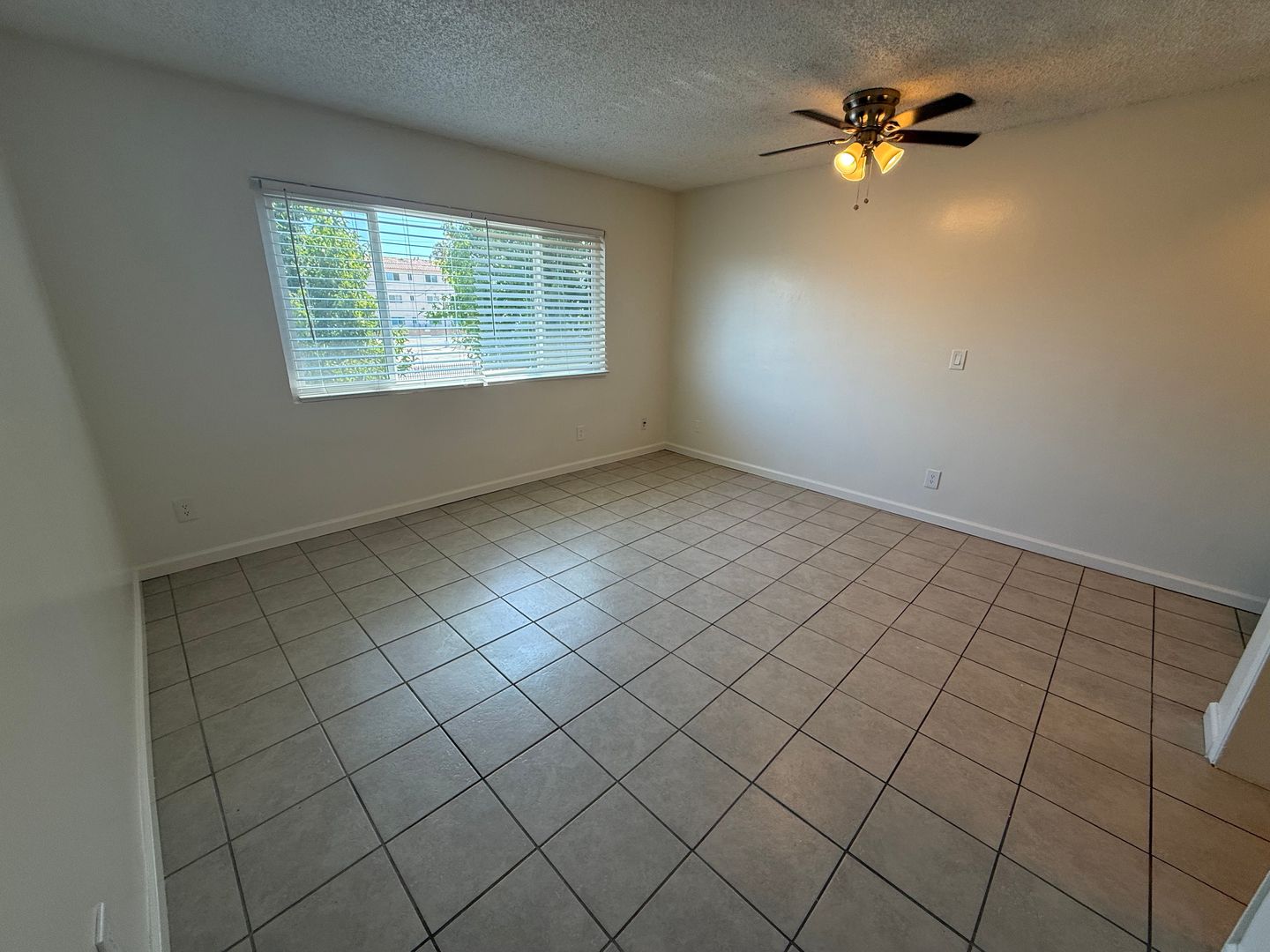 Long Beach Apartment: 1133 Freeman Ave
