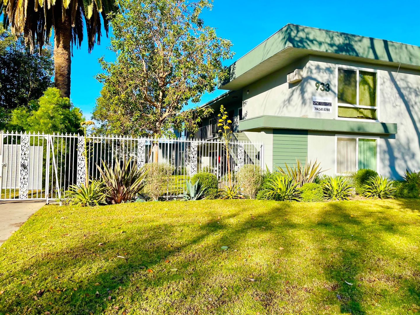 Anaheim Apartment: 933 S Roberts St