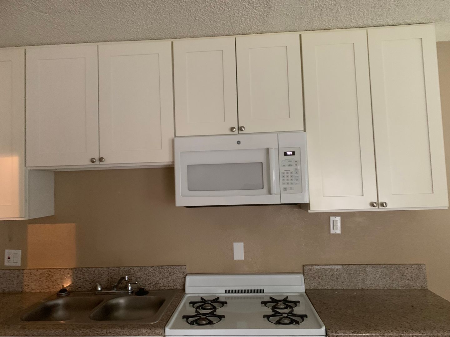 Bellflower Apartment: 9545 Flower St