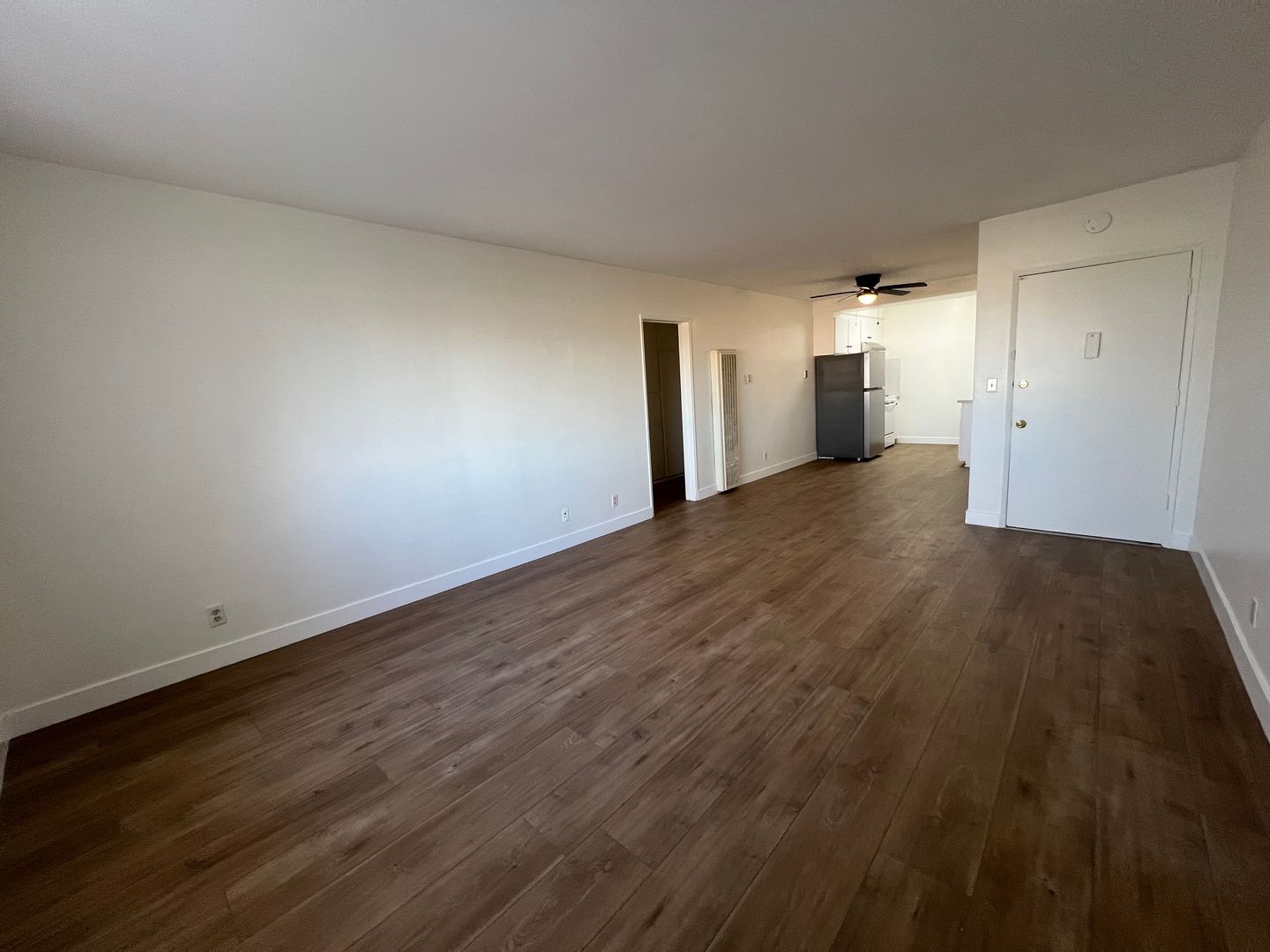 Hawthorne Apartment: 4015 W 132nd St