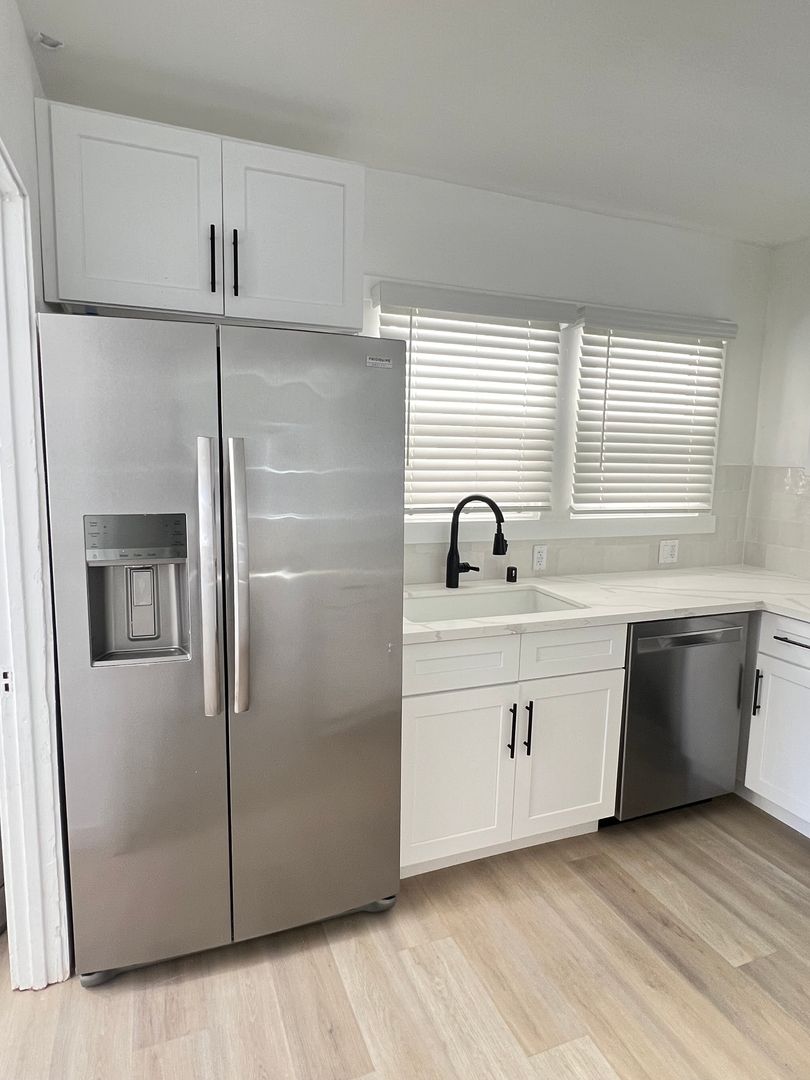 Redondo Beach Apartment: 108 S Guadalupe Ave