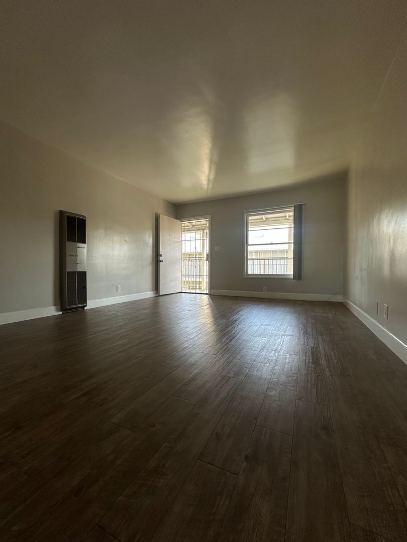 Santa Ana Apartment: 116 S  Orange Ave