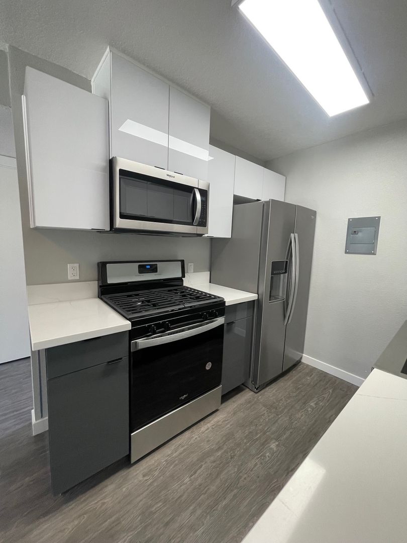 Bellflower Apartment: 9746 Park St