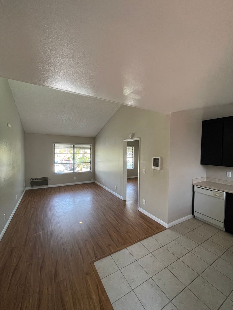 San Diego Apartment: 5622 University Ave
