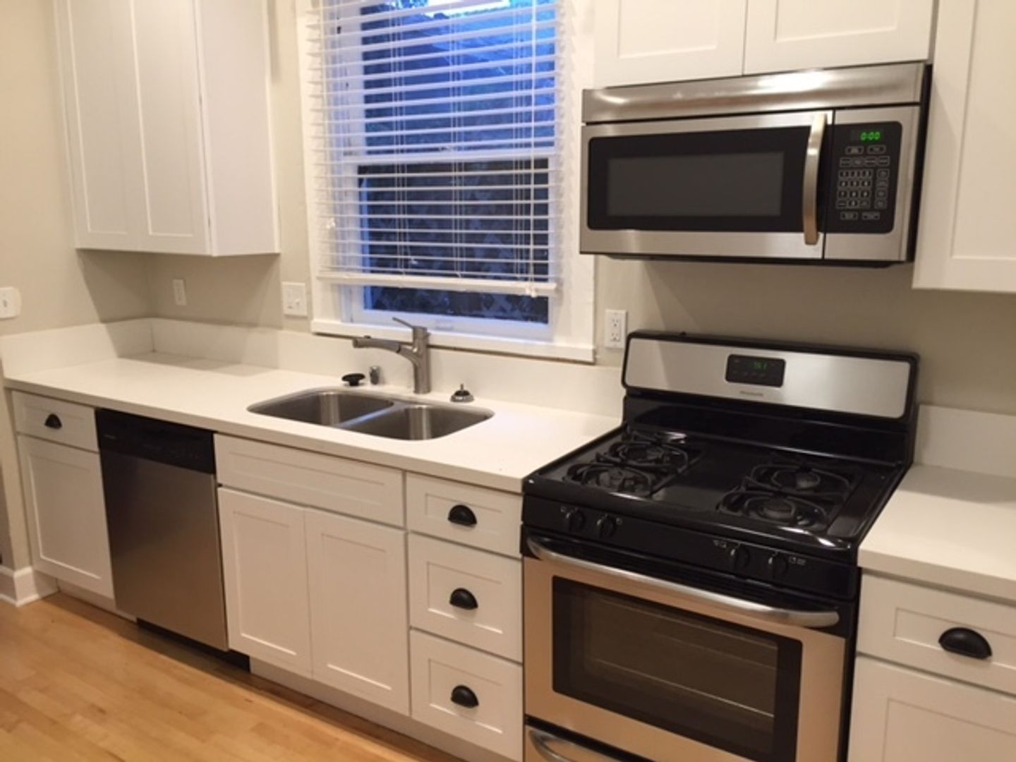 San Diego Apartment: 2131 Albatross St