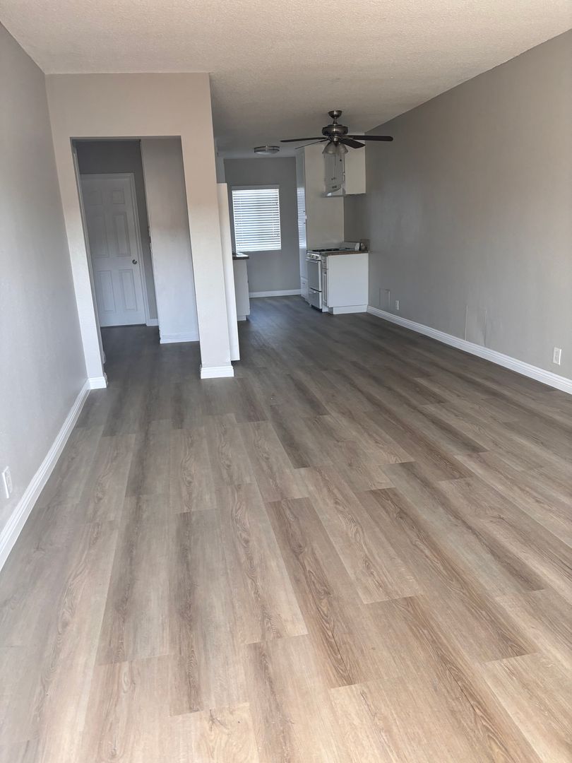 Bellflower Apartment: 16137 Cornuta Ave