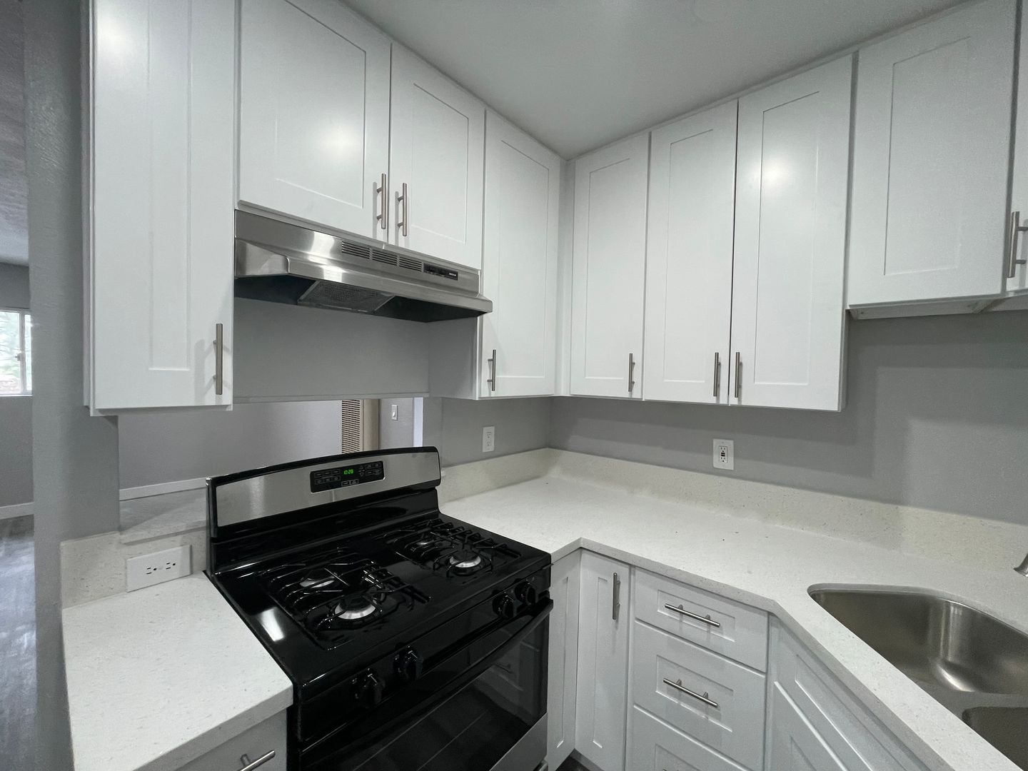 Orange Apartment: 500-565 N Citrus St