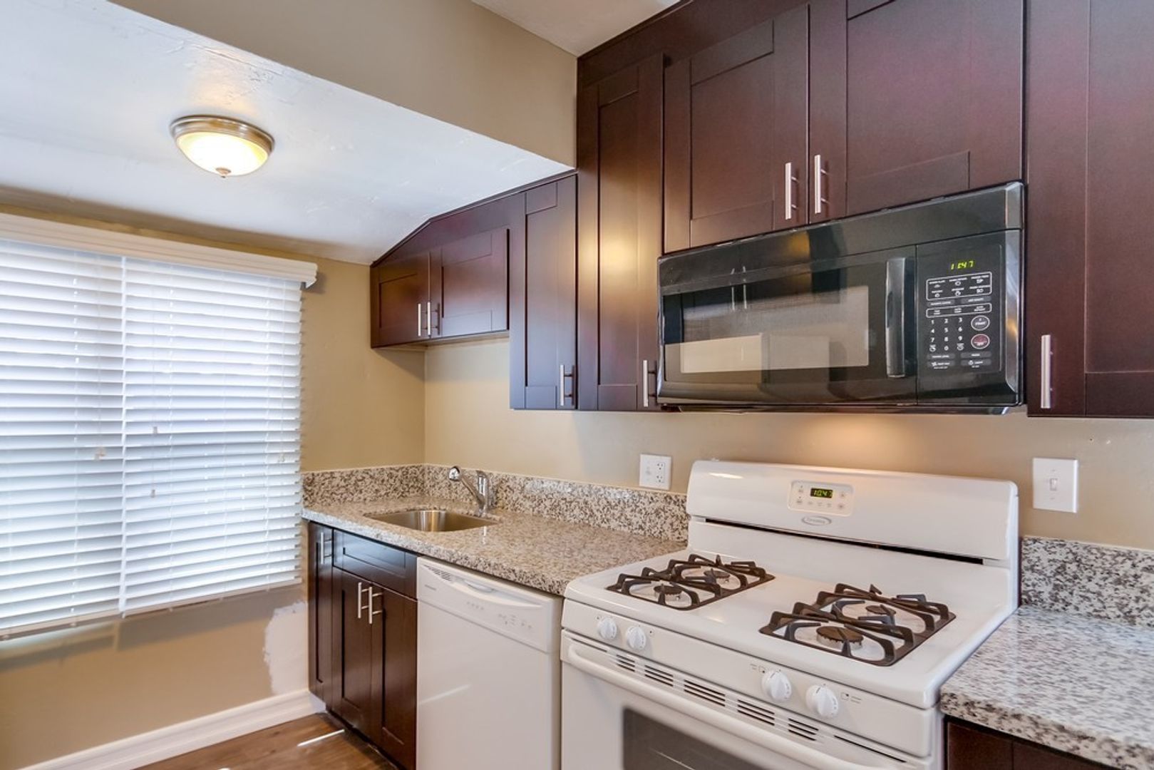 San Diego Apartment: 4154-4158 Estrella Avenue