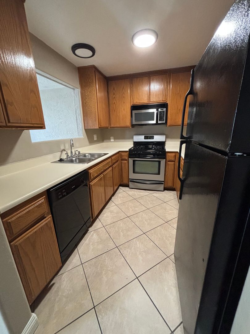 Escondido Apartment: 323 W. Fifteenth Ave