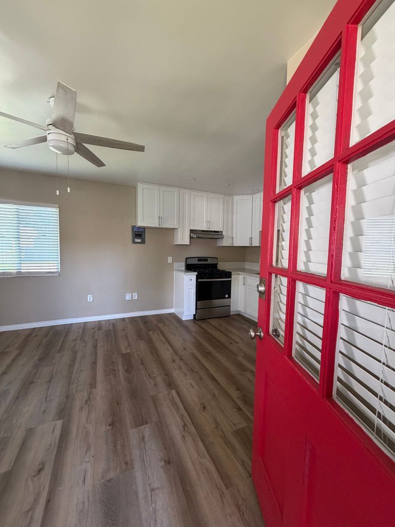 Anaheim Apartment: 1602-1608 W Juno Ave