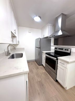 Downstairs 1 Bed 1 Bath in Long Beach – photo 1