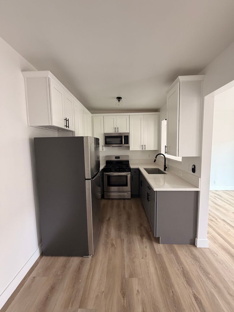 Gardena Apartment: 1481 W 179th St