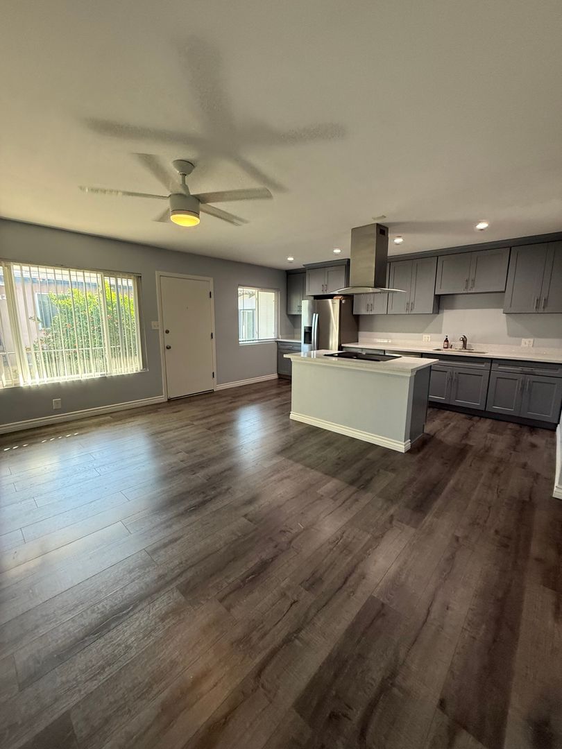 Long Beach Apartment: 1244 E 4th St