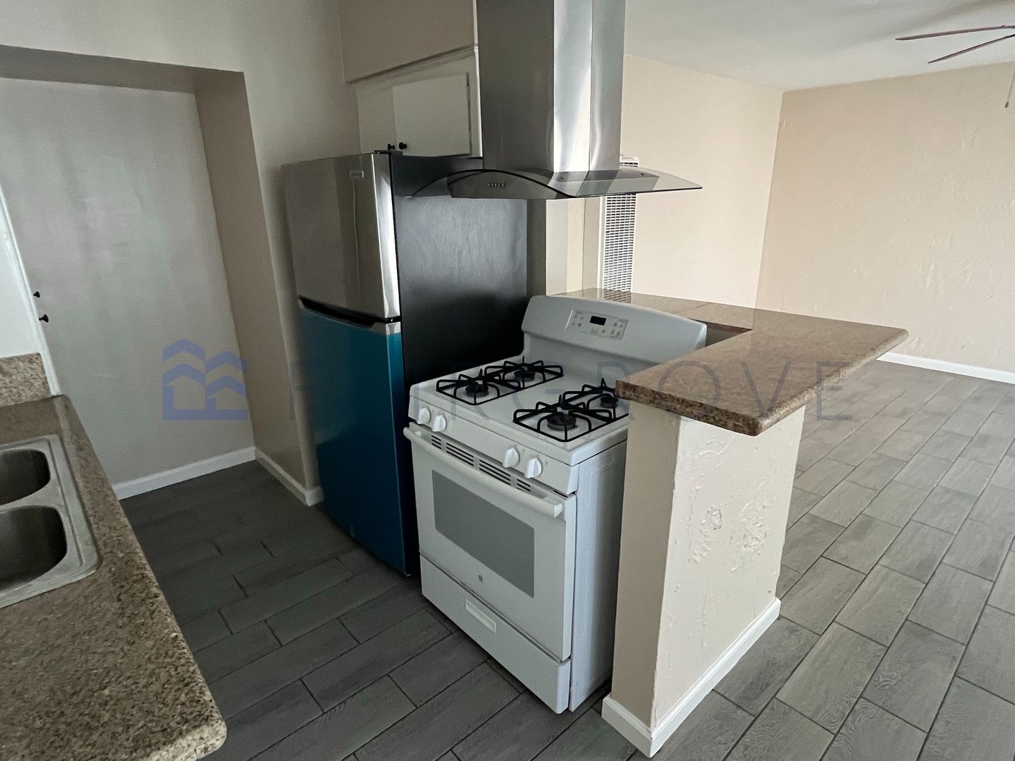 Huntington Beach Apartment: 218 Chicago Ave