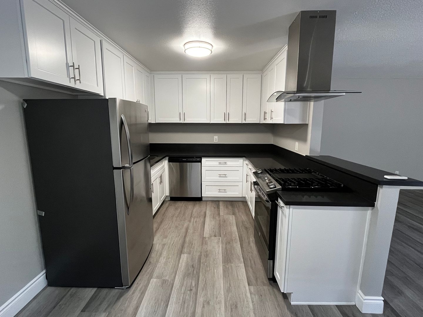 Azusa Apartment: 1311 N Azusa Ave