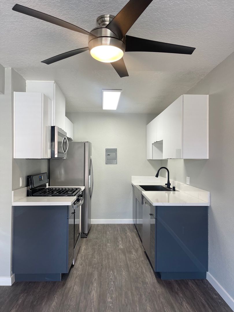 Bellflower Apartment: 9746 Park St