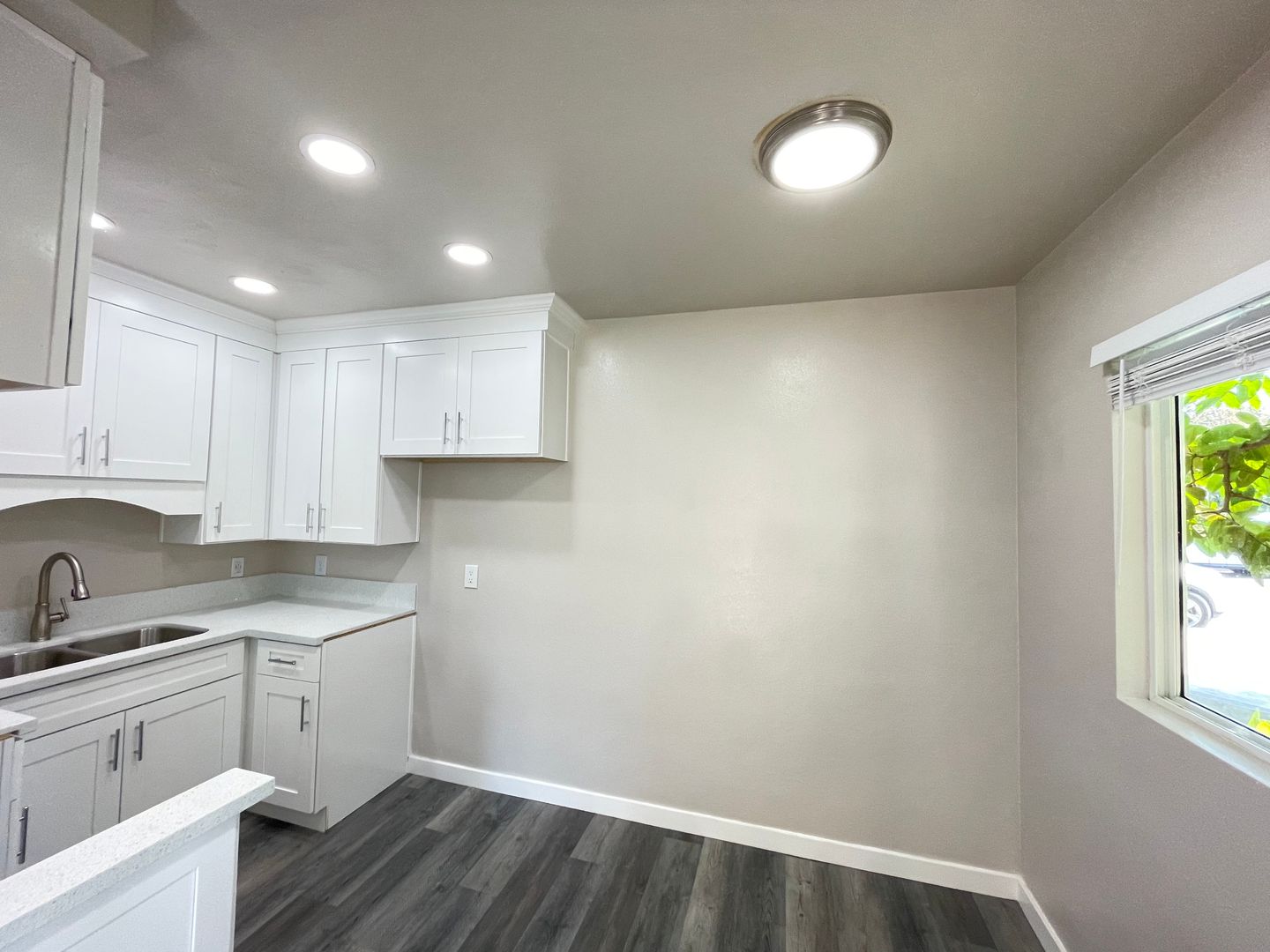 Orange Apartment: 500-565 N Citrus St