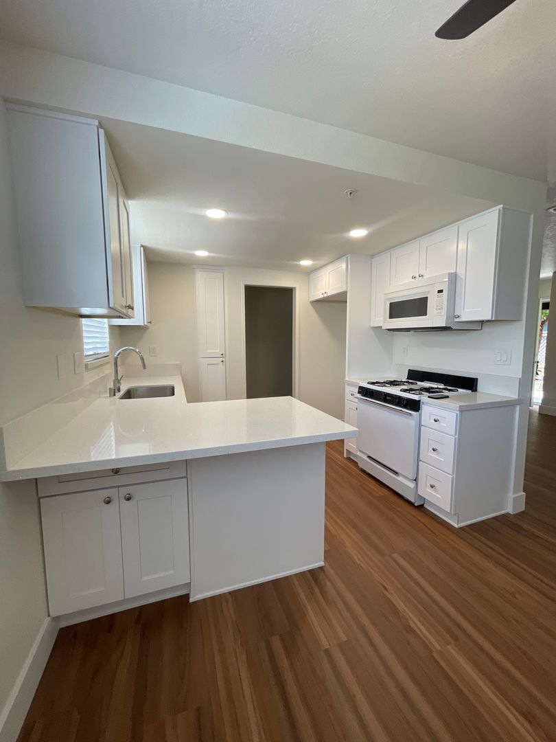 Brea Apartment: 204 E Ash St