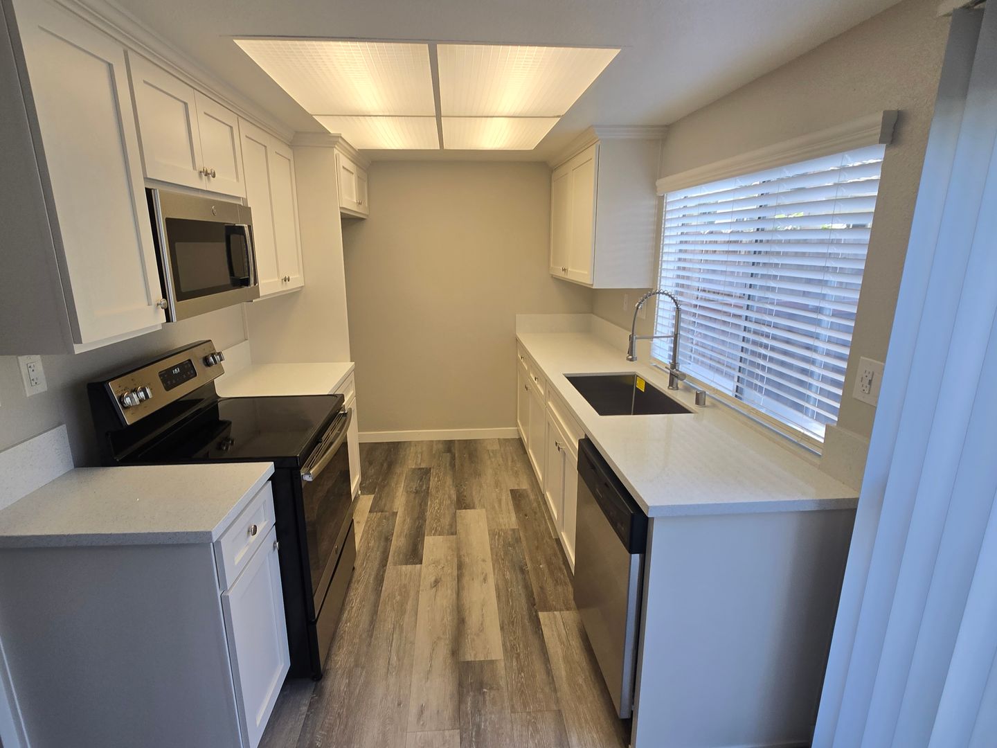 Garden Grove Apartment: 12221 Beach Blvd