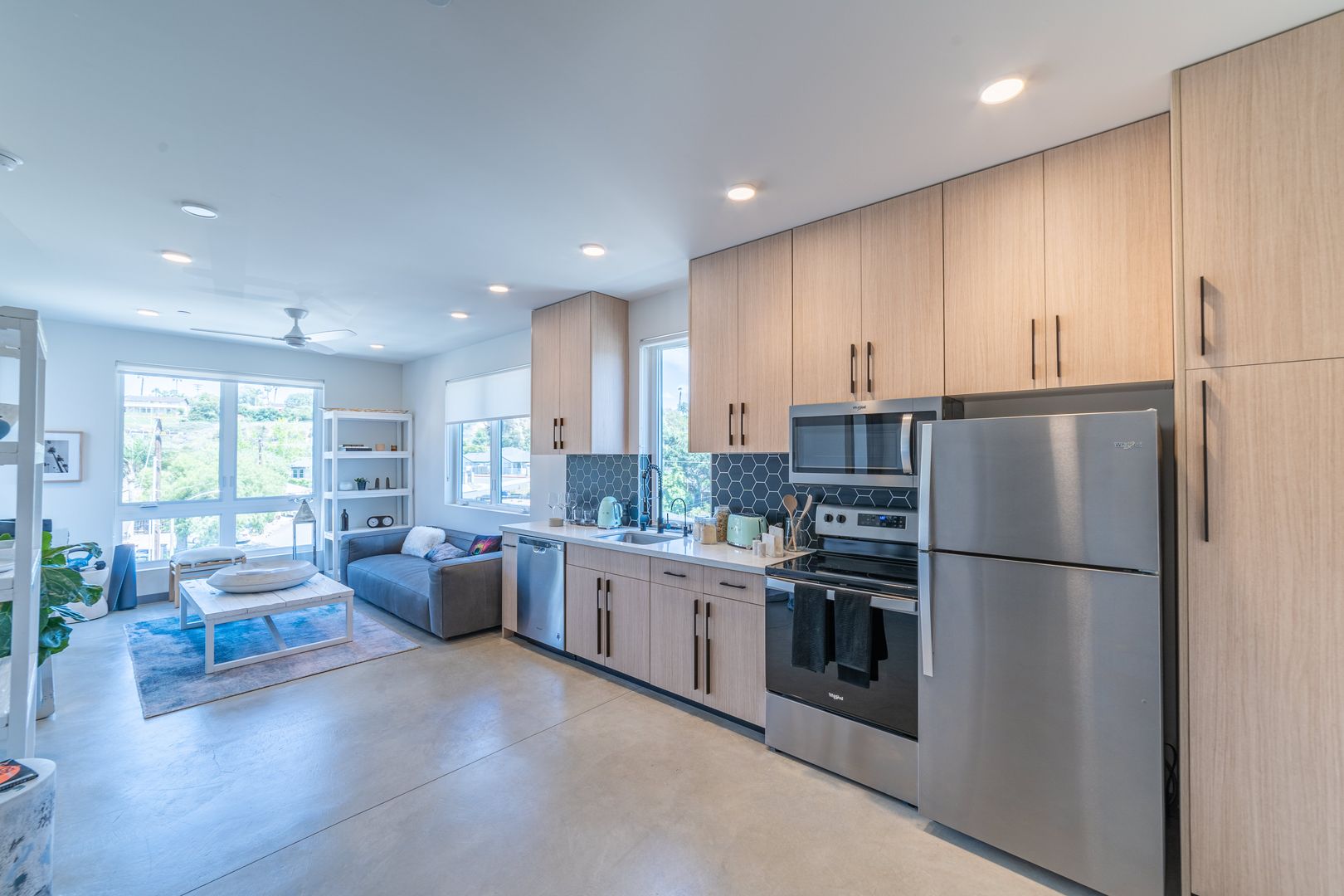 Vista Apartment: 516 S. Santa Fe Avenue