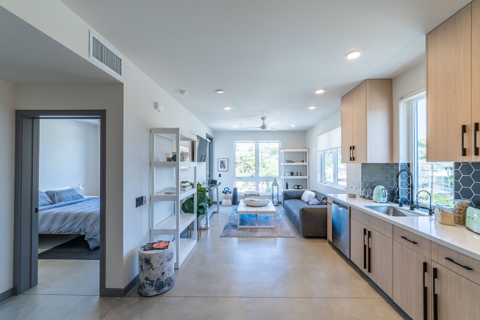 Vista Apartment: 516 S. Santa Fe Avenue