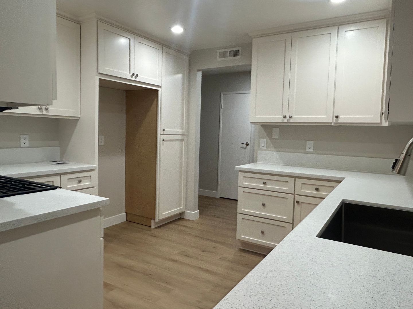 Downey Apartment: 11702 Lakewood Blvd