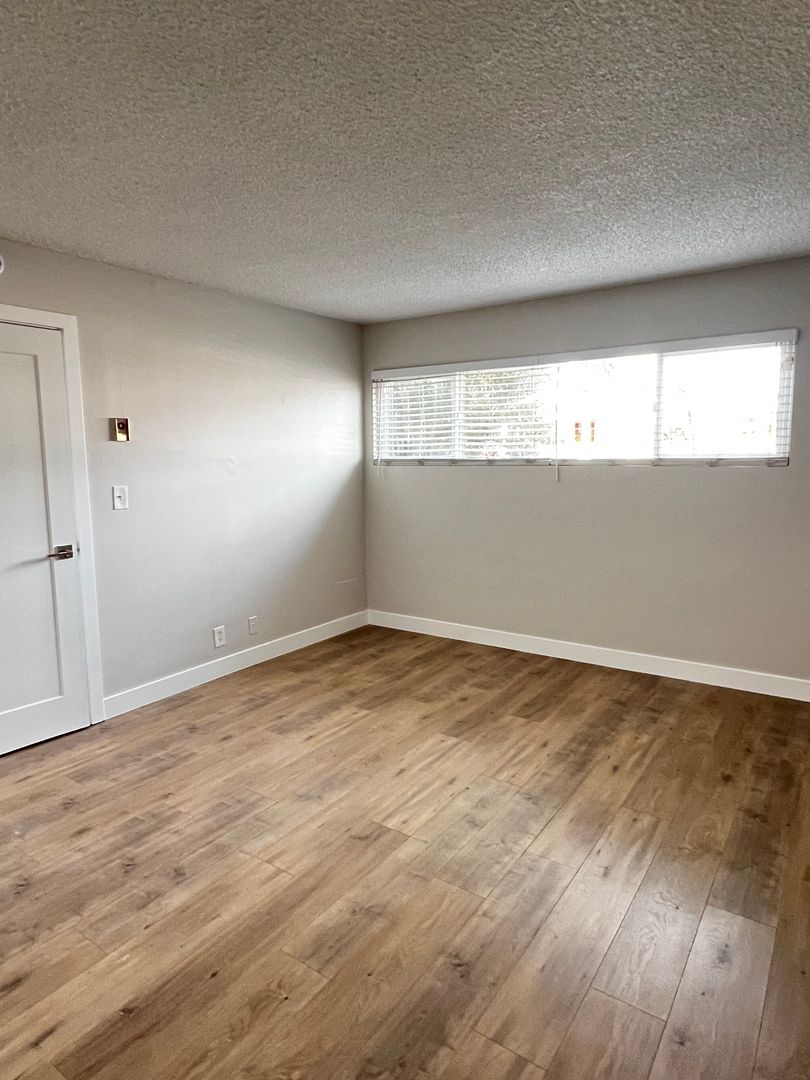 Long Beach Apartment: 766 Loma Ave