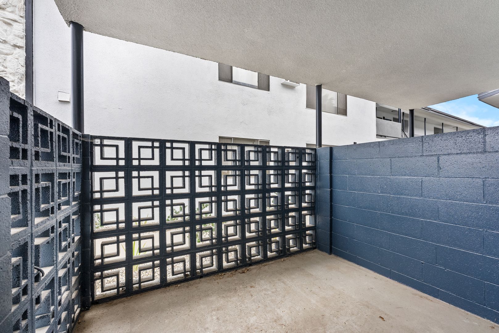 Pomona Apartment: 150-152 E La Verne Ave