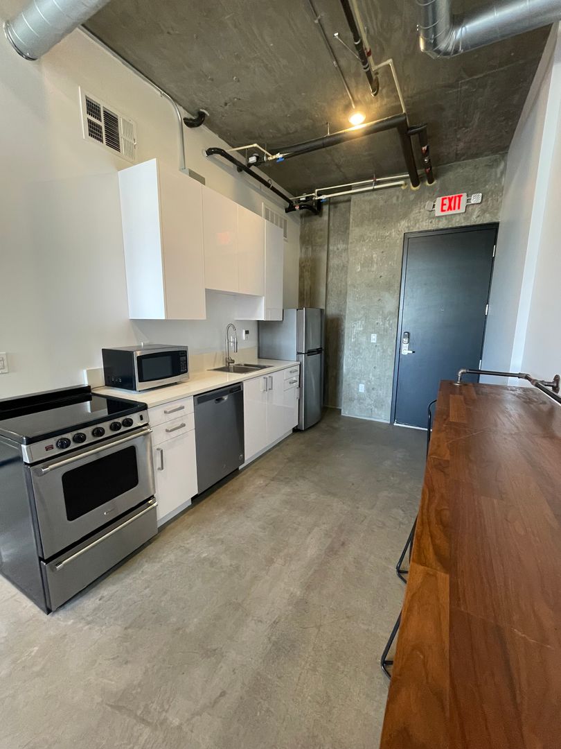 San Diego Apartment: 2120 Columbia St