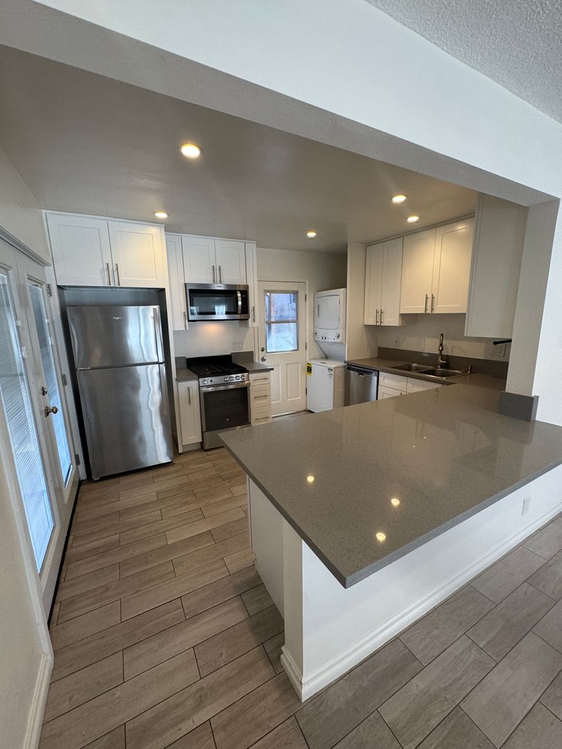 Costa Mesa Apartment: 2233 Orange Ave
