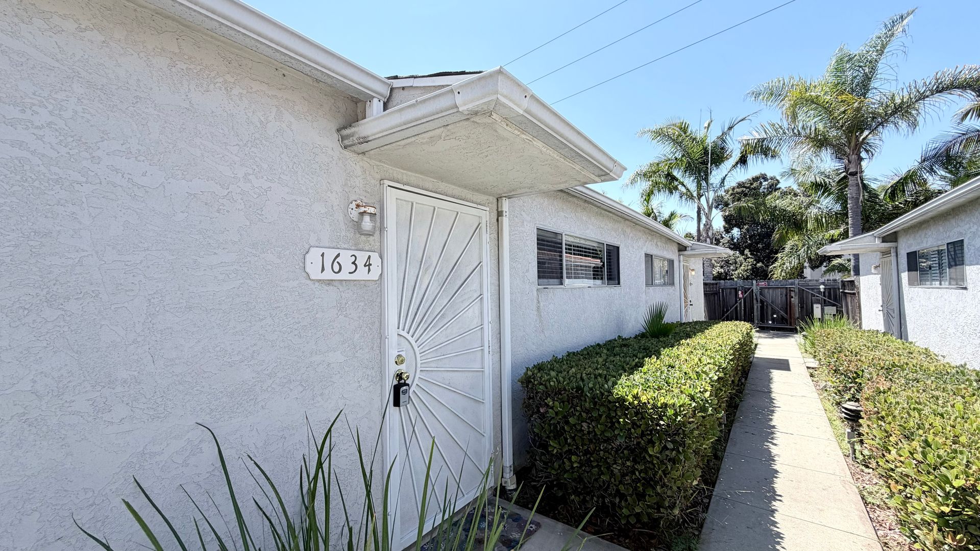San Diego Apartment: 1626-1636 Hornblend Street
