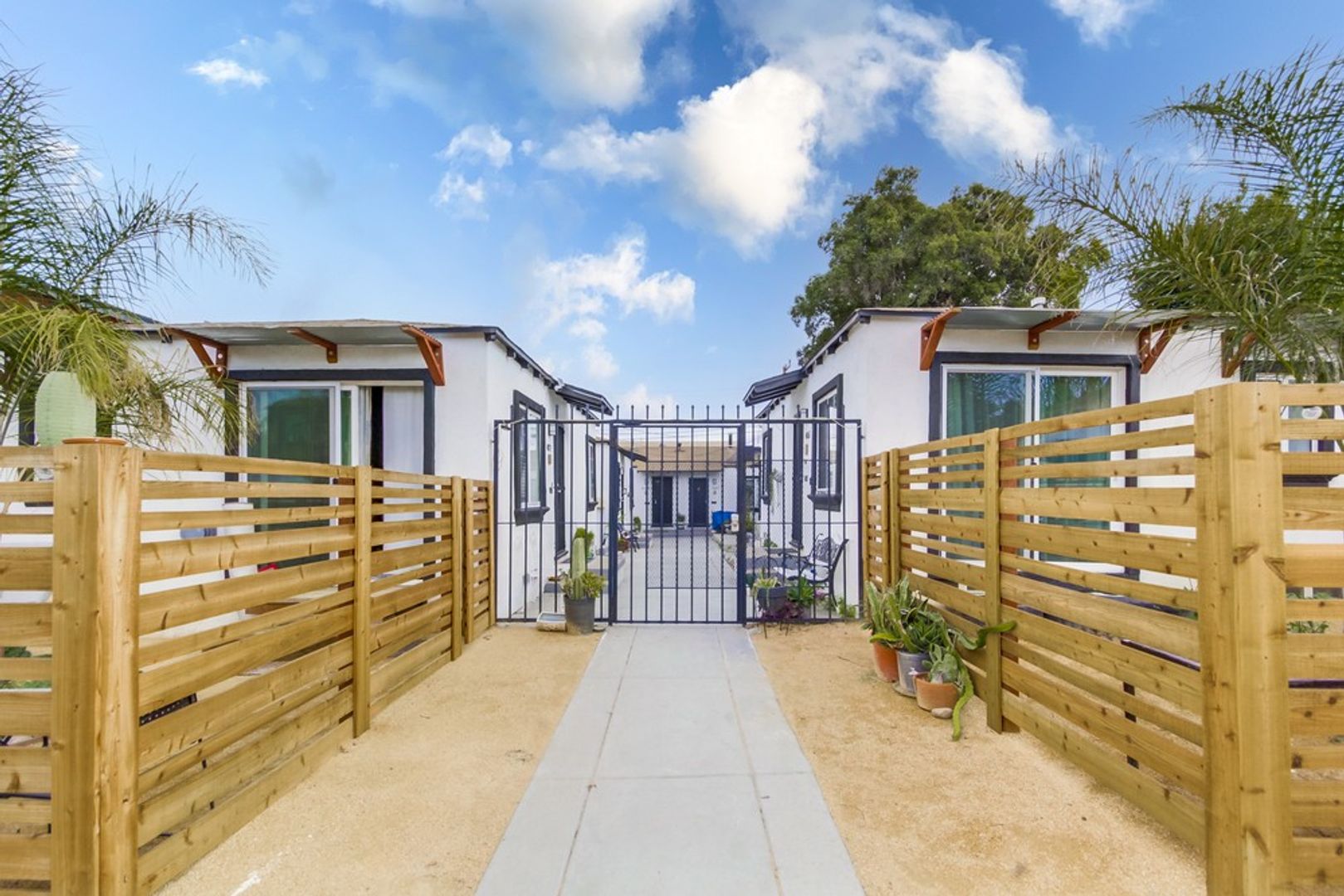 San Diego Apartment: 4065 - 4071 Chamoune Avenue