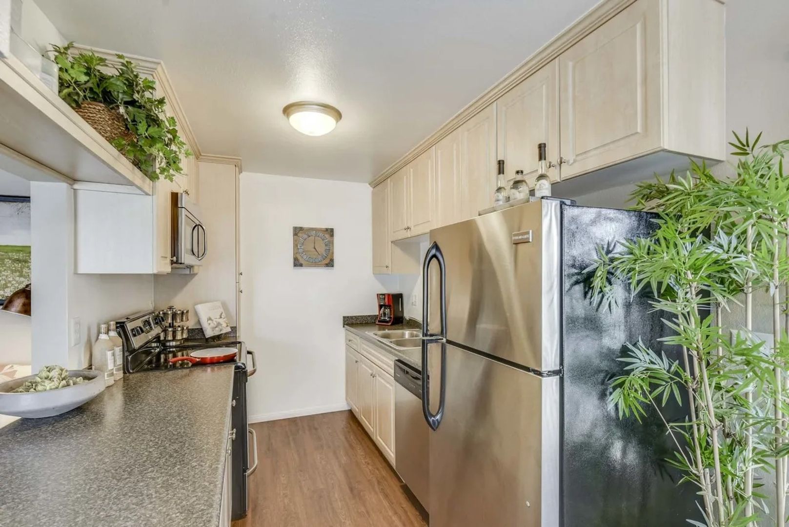 San Diego Apartment: 768 Hollister St