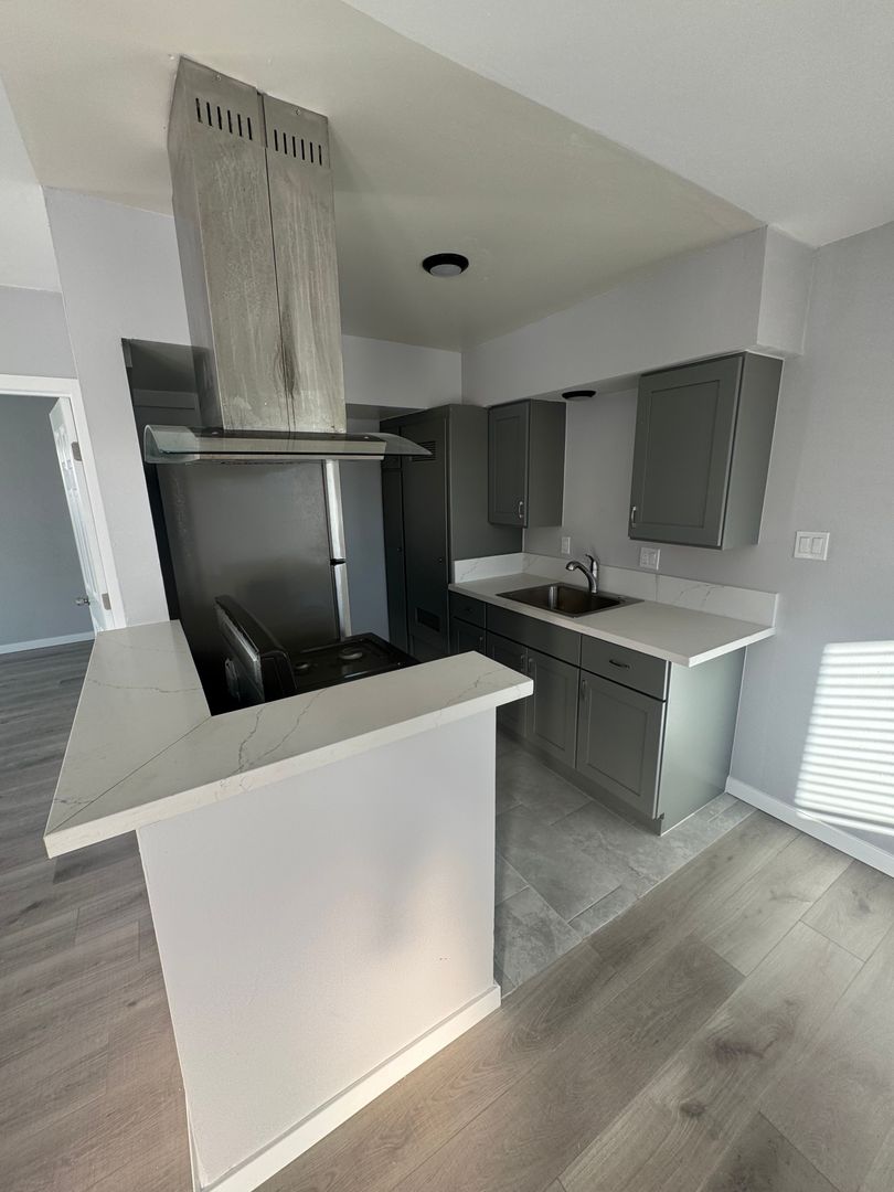 Huntington Beach Apartment: 218 Chicago Ave