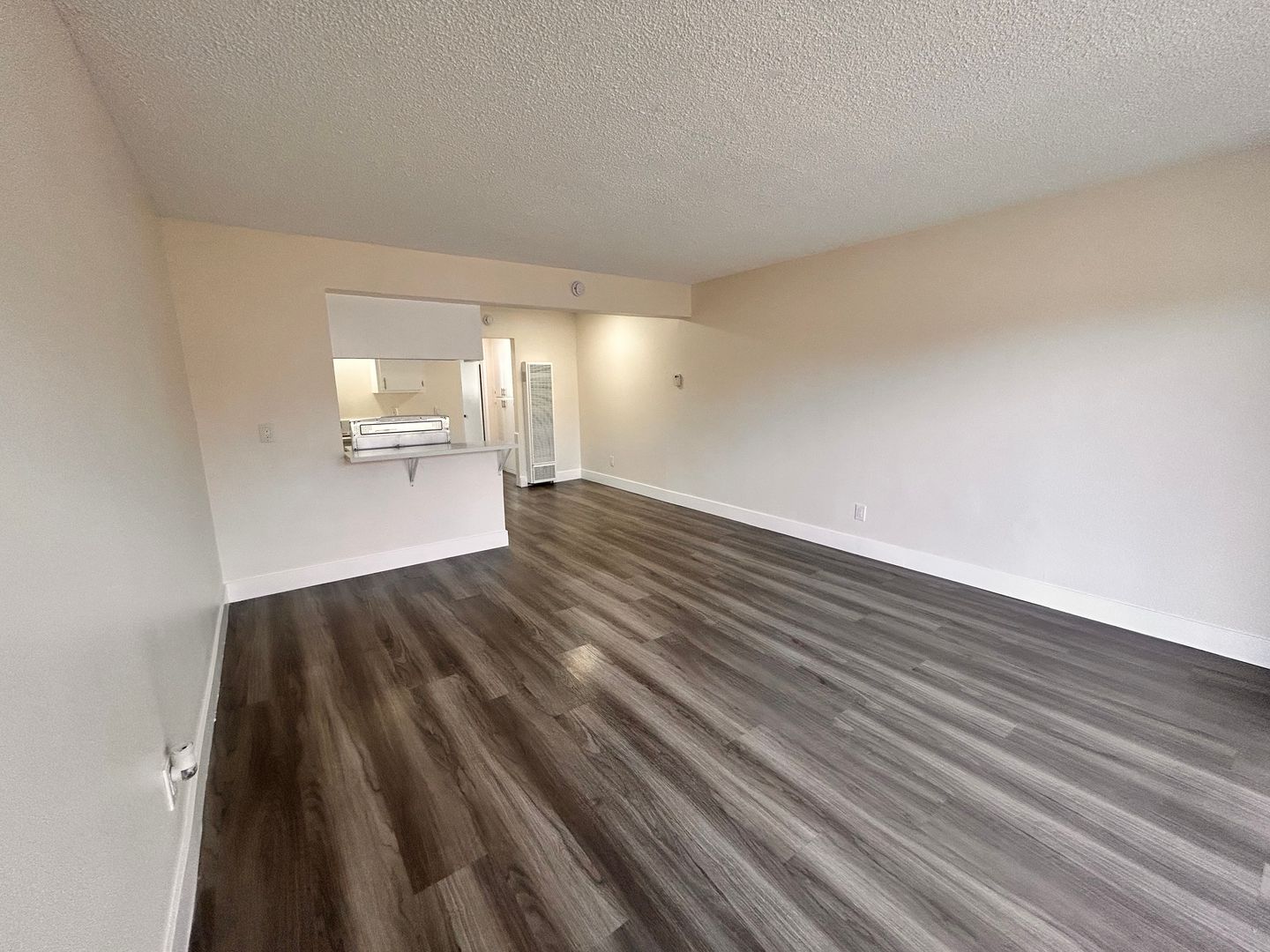 Bell Gardens Apartment: 6128 Gotham St