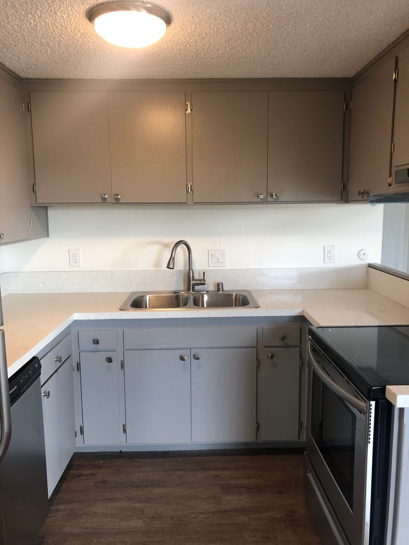 San Diego Apartment: 4791 Ingraham St