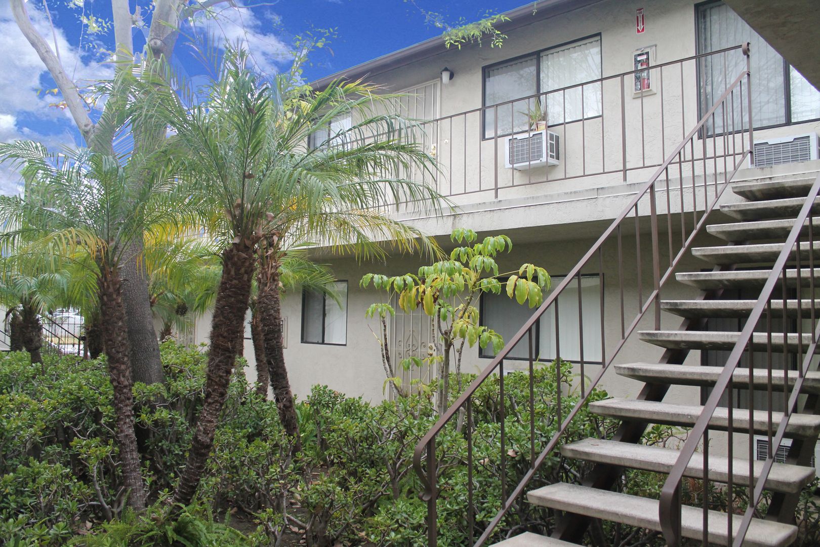 El Cajon Apartment: 140 Wells Ave