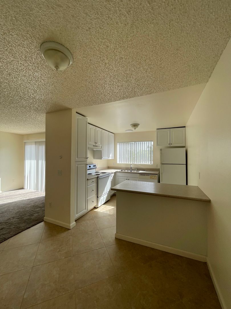 Vista Apartment: 1350 Calle Jules